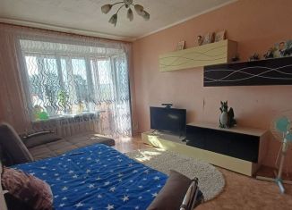 Продается двухкомнатная квартира, 45 м2, Чистополь, улица В. Ногина, 90