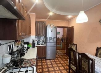 Продам трехкомнатную квартиру, 68 м2, Казань, улица Закиева, 13