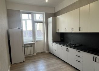 Сдается 2-ком. квартира, 65 м2, Махачкала, улица Вузовское Озеро, 19