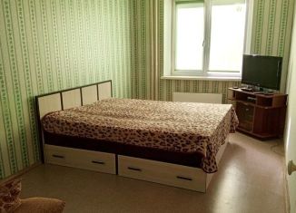 Сдам в аренду 2-ком. квартиру, 64 м2, Волгоград, улица имени Ивана Морозова, 7, Дзержинский район