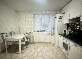 Сдам в аренду 1-комнатную квартиру, 45 м2, Республика Башкортостан, Интернациональная улица, 131/1