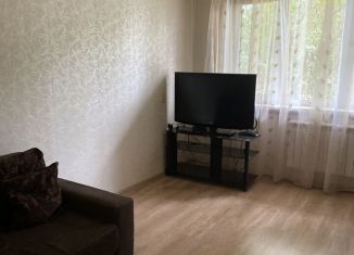 Сдается 2-ком. квартира, 42 м2, Орск, улица Пацаева, 12