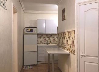 Сдается в аренду 4-комнатная квартира, 70 м2, Евпатория, улица 13 Ноября, 21