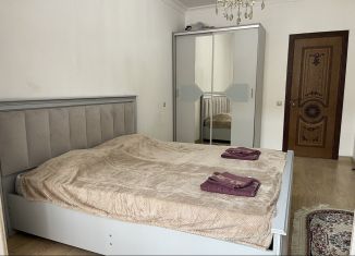 Аренда 2-ком. квартиры, 70 м2, Каспийск, улица Ленина, 96