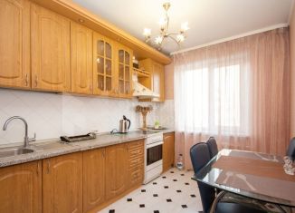 Продается 3-комнатная квартира, 66 м2, Тюмень, улица Свердлова, 22