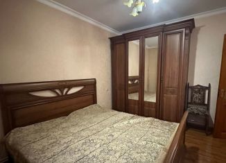 Аренда 3-ком. квартиры, 85 м2, Махачкала, улица Магомета Гаджиева, 204