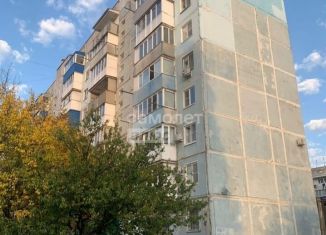 Продам 1-ком. квартиру, 37 м2, Армавир, улица Советской Армии, 222/2