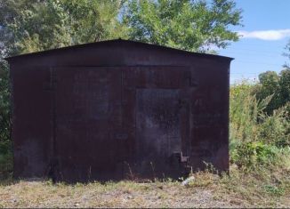 Продаю гараж, 28 м2, Райчихинск, Комсомольская улица, 5