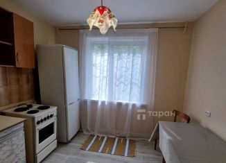 Продается 1-ком. квартира, 33 м2, Челябинск, улица Братьев Кашириных, 116, Калининский район