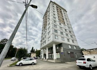 Продам 4-ком. квартиру, 91 м2, Кабардино-Балкариия, улица Калмыкова, 235А