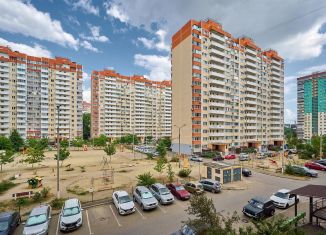 Трехкомнатная квартира на продажу, 88 м2, Краснодарский край, улица Героев-Разведчиков, 26/1