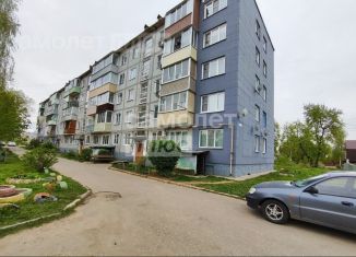 Продам 4-комнатную квартиру, 59 м2, Боровск, улица 40 лет Октября, 25