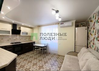 Продам 2-ком. квартиру, 62 м2, Саратов, улица имени С.П. Лисина, 10