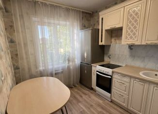 Продам 3-комнатную квартиру, 58 м2, Усолье-Сибирское, улица Розы Люксембург, 4