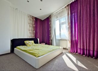 Продам трехкомнатную квартиру, 96 м2, Алушта, улица Пуцатова, 18А