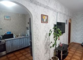 Продам 3-комнатную квартиру, 49 м2, Омск, улица Багратиона, 82А