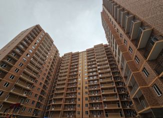 Продается трехкомнатная квартира, 78 м2, Грозный, улица Мамсурова, 1