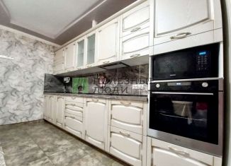 Продается 3-комнатная квартира, 120 м2, Самара, метро Алабинская, улица Петра Алабина, 2