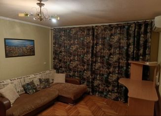 Сдается в аренду 1-комнатная квартира, 35 м2, Новочеркасск, улица Чехова, 2Б