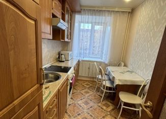 Сдается трехкомнатная квартира, 56 м2, Иркутская область, улица Речников, 44