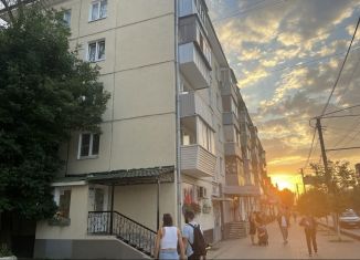 Сдаю в аренду 1-комнатную квартиру, 30 м2, Калуга, улица Кирова, 98