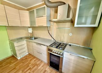 Сдается в аренду 4-ком. квартира, 78 м2, Таганрог, Смирновский переулок, 137