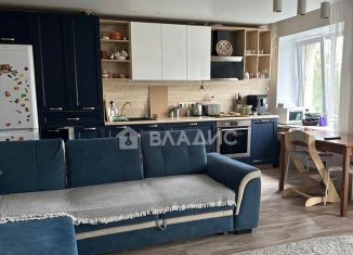 Сдача в аренду двухкомнатной квартиры, 60 м2, Тобольск, 4-й микрорайон, 26