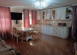 Аренда 2-ком. квартиры, 65 м2, Грозный, улица Хамзата У. Орзамиева, 2