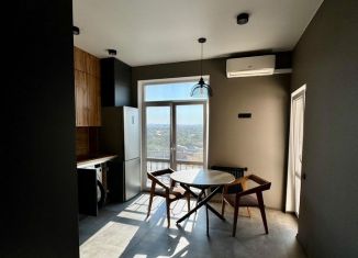 Сдаю в аренду 2-ком. квартиру, 60 м2, Крымск, улица Маршала Гречко, 48