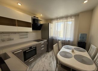 Продам 2-ком. квартиру, 56 м2, Ростов-на-Дону, Заводская улица, 25