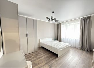 Сдам 2-комнатную квартиру, 64 м2, Калининград, Озёрная улица, 35В