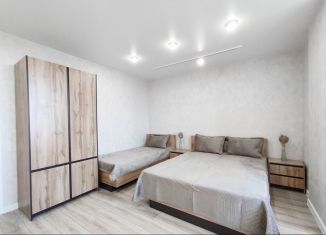 Сдаю 1-ком. квартиру, 40 м2, Новосибирск, улица Добролюбова, 162/1, метро Золотая Нива