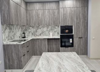 Сдаю в аренду двухкомнатную квартиру, 61 м2, Тюмень, улица Пожарных и Спасателей, 1