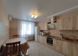 Сдается двухкомнатная квартира, 75 м2, Краснодар, Старокубанская улица, 129