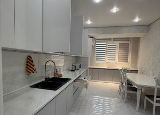 Сдается в аренду 2-ком. квартира, 62 м2, Грозный, улица Вахи Алиева, 22А