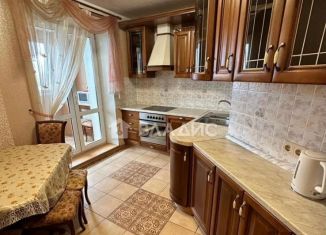 Сдаю 2-ком. квартиру, 70 м2, Владимир, Октябрьский проспект, 36