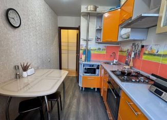 Продается трехкомнатная квартира, 61.7 м2, Октябрьский, 24-й микрорайон, 10