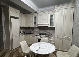 Сдаю в аренду двухкомнатную квартиру, 60 м2, Махачкала, улица Лаптиева, 3