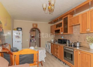 Продам 3-ком. квартиру, 65 м2, Челябинск, улица Братьев Кашириных, 114