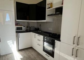 Сдам в аренду 2-ком. квартиру, 51 м2, Тольятти, Спортивная улица, 45