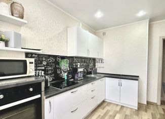 Продам 2-ком. квартиру, 58 м2, Набережные Челны, улица Виктора Полякова, 12В