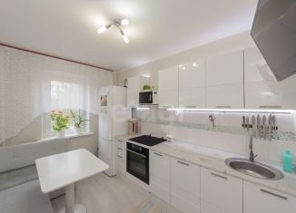 Продаю трехкомнатную квартиру, 65.9 м2, Тюмень, улица 30 лет Победы, 138