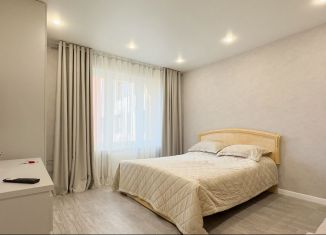 Сдам 1-комнатную квартиру, 40 м2, Казань, улица Баки Урманче, 4к2