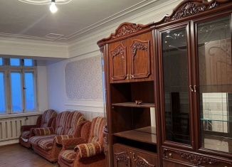Сдаю четырехкомнатную квартиру, 130 м2, Махачкала, улица Магидова, 115