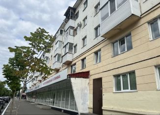 Продаю 2-ком. квартиру, 43 м2, Нефтекамск, Комсомольский проспект, 32