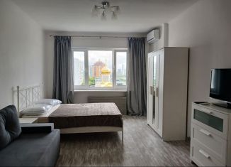 Сдаю в аренду однокомнатную квартиру, 50 м2, Москва, Осенняя улица, 2