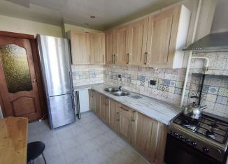 Сдается трехкомнатная квартира, 65 м2, Аксай, Садовая улица, 18А