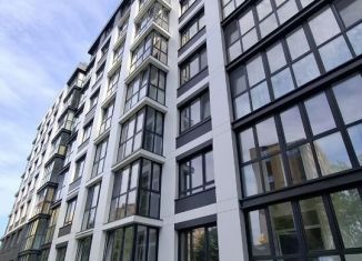 Продаю трехкомнатную квартиру, 97.7 м2, Калининград, Земельная улица, 30