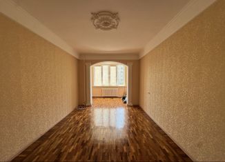 Продаю 4-комнатную квартиру, 100 м2, Махачкала, улица Хаджи Булача, 9А