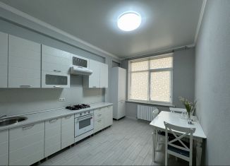 Сдается двухкомнатная квартира, 70 м2, Грозный, улица Эсет Кишиевой, 30